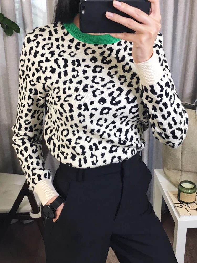 Women's Leopard Print Crewneck Jumper – Contrast Colour Knit Pullover